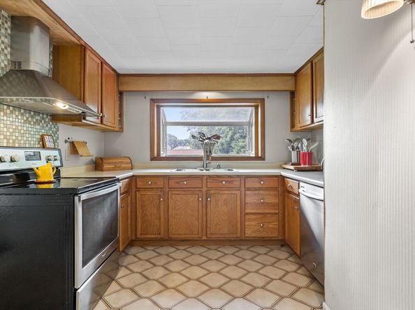 108 Needham St, Dedham MA 02026