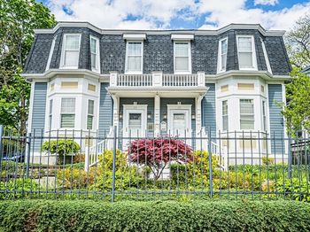 28 Woodbine St