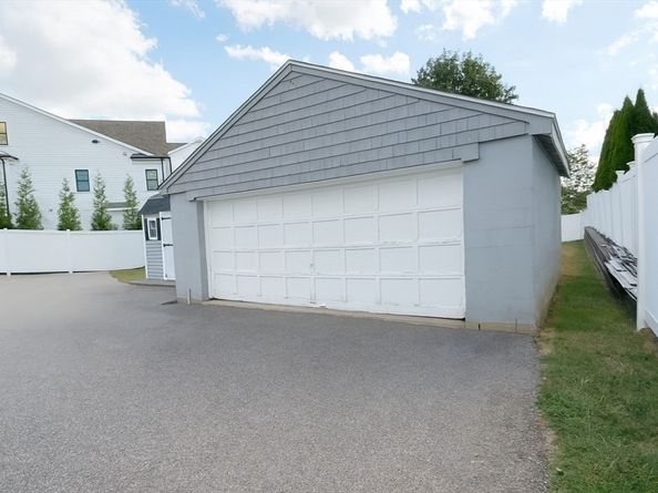 379 Hunnewell St 379, Needham MA 02494