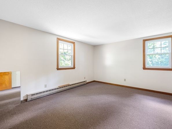 1868 N Brookfield Rd, Oakham MA 01068