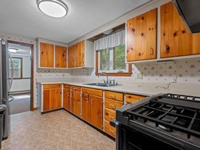 1868 N Brookfield Rd, Oakham MA 01068
