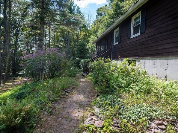 1868 N Brookfield Rd, Oakham MA 01068