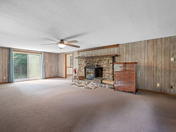 1868 N Brookfield Rd, Oakham MA 01068