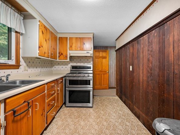 1868 N Brookfield Rd, Oakham MA 01068