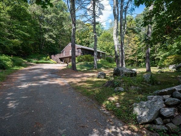 1868 N Brookfield Rd, Oakham MA 01068