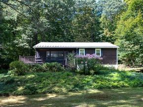 1868 N Brookfield Rd, Oakham MA 01068