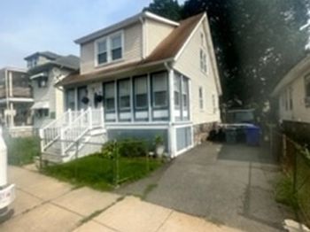 90 Hollingsworth St