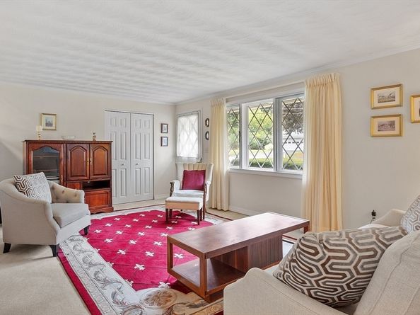 11 Parlee Rd, Chelmsford MA 01824