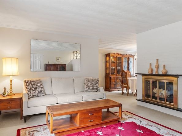 11 Parlee Rd, Chelmsford MA 01824