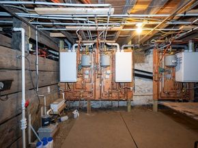 219 Charlton St, Southbridge MA 01550