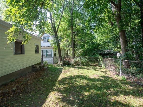 219 Charlton St, Southbridge MA 01550
