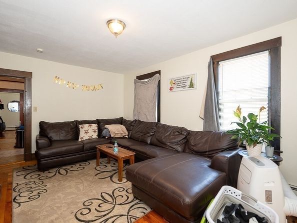219 Charlton St, Southbridge MA 01550