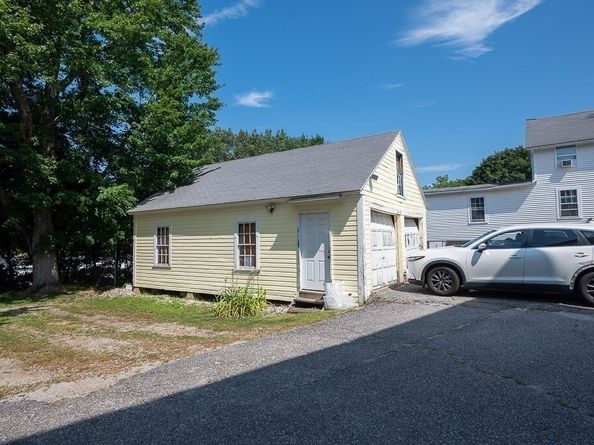 219 Charlton St, Southbridge MA 01550