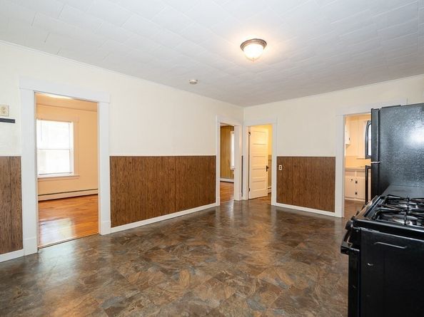 219 Charlton St, Southbridge MA 01550