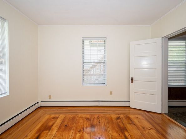 219 Charlton St, Southbridge MA 01550
