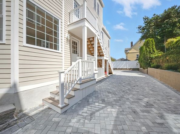 17 Bond St 1, Somerville MA 02145