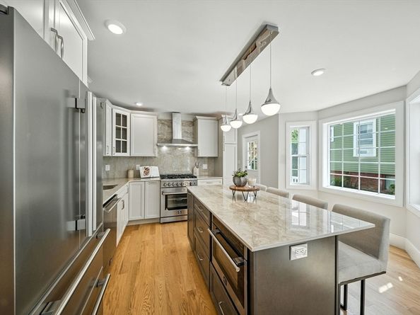 17 Bond St 1, Somerville MA 02145