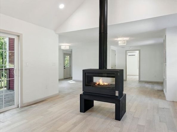 18 Chestnut Hill Rd, Millville MA 01529