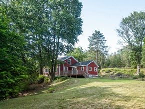 18 Chestnut Hill Rd, Millville MA 01529