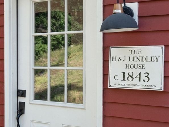 18 Chestnut Hill Rd, Millville MA 01529