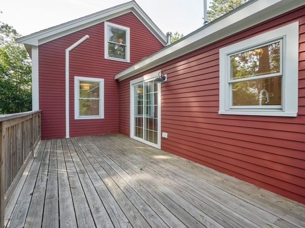 18 Chestnut Hill Rd, Millville MA 01529