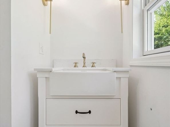 18 Chestnut Hill Rd, Millville MA 01529