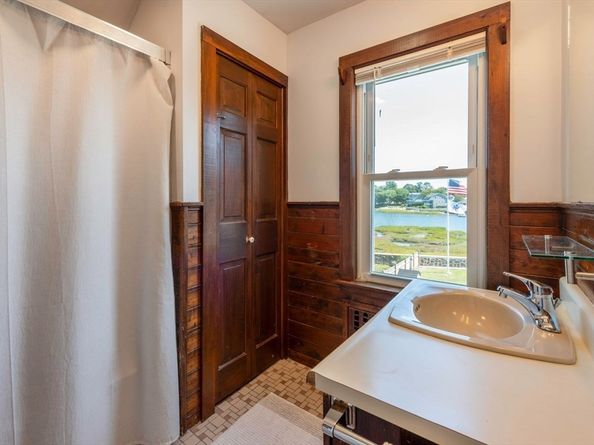 26 Columbus Ave, Salem MA 01970
