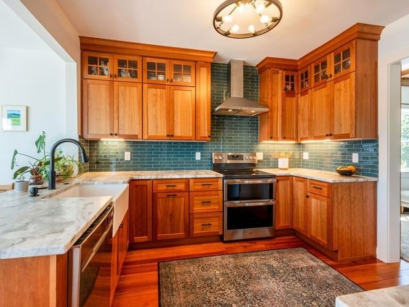 26 Columbus Ave, Salem MA 01970