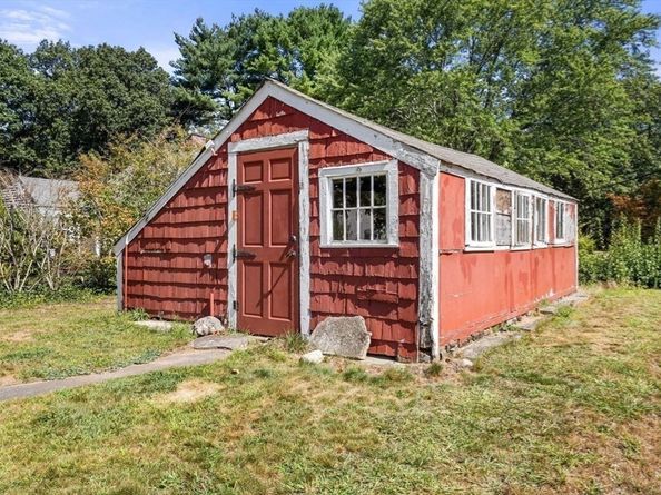 261 Gardner St, Hingham MA 02043