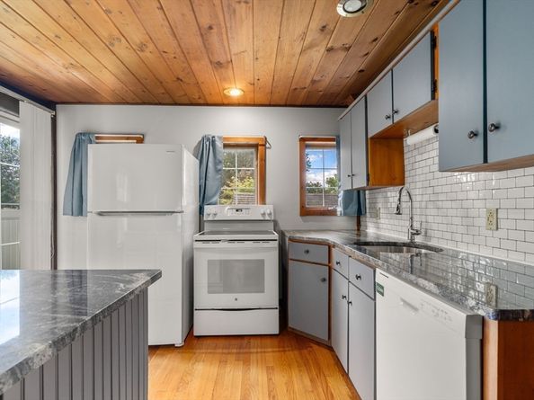 3 Millbury St, Grafton MA 01519