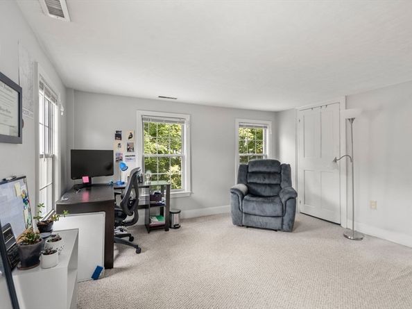 3 Millbury St, Grafton MA 01519