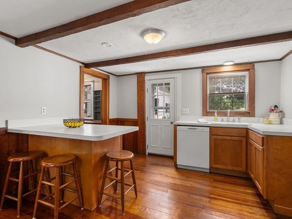 3 Millbury St, Grafton MA 01519
