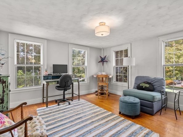 3 Millbury St, Grafton MA 01519