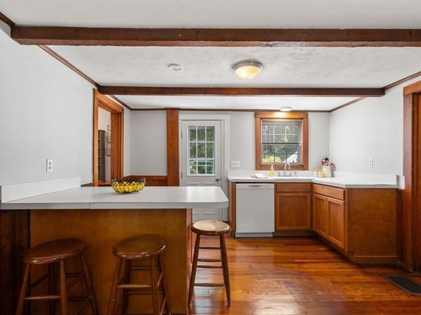 3 Millbury St, Grafton MA 01519