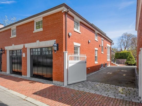 26 Winter St, Salem MA 01970
