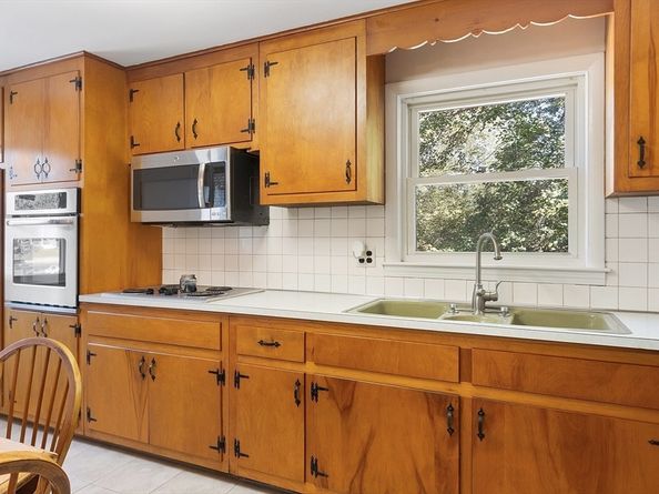 18 Pleasant St, Littleton MA 01460