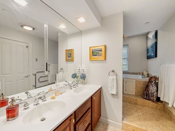 220 Commercial St 5A, Boston MA 02109
