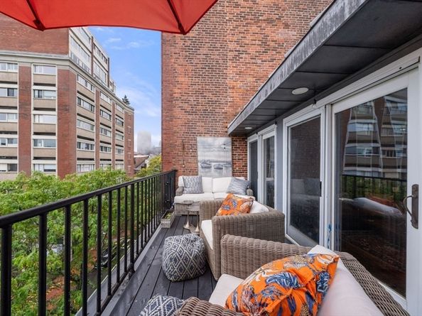 220 Commercial St 5A, Boston MA 02109