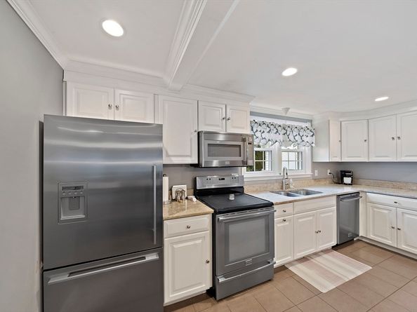 16 Jay Rd, Weymouth MA 02190