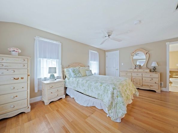16 Jay Rd, Weymouth MA 02190