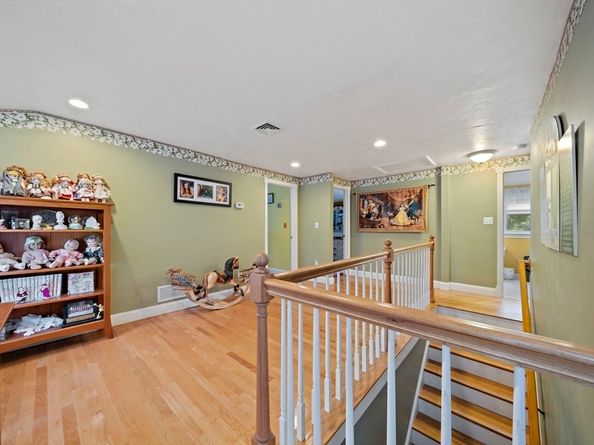 16 Jay Rd, Weymouth MA 02190
