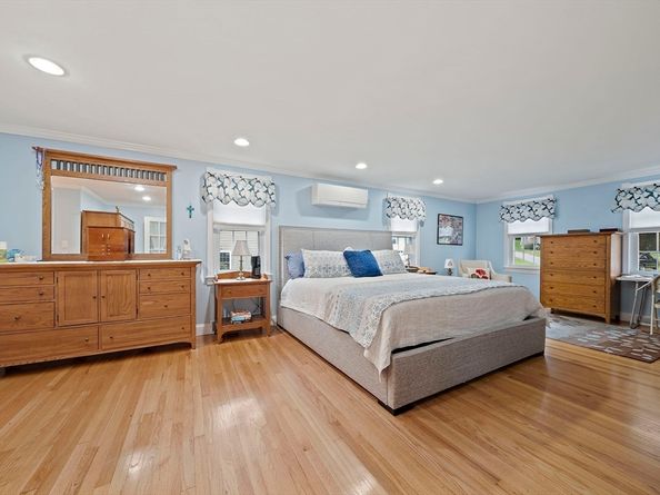 16 Jay Rd, Weymouth MA 02190