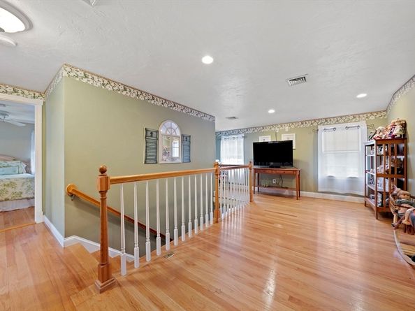 16 Jay Rd, Weymouth MA 02190