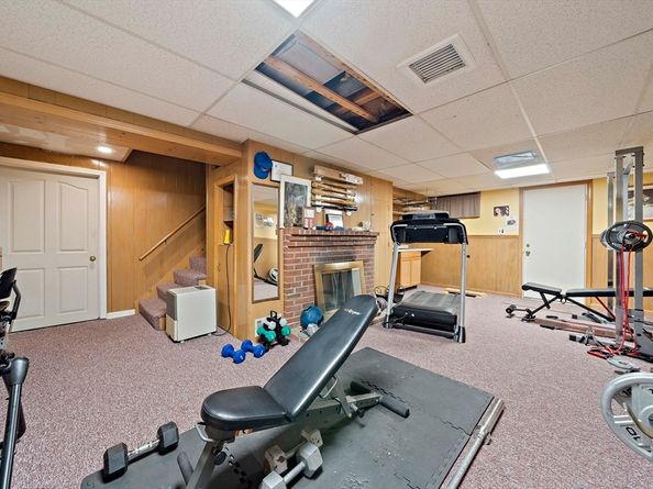 16 Jay Rd, Weymouth MA 02190