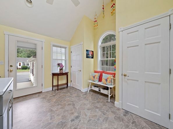 16 Jay Rd, Weymouth MA 02190