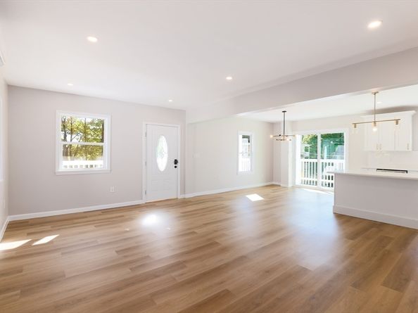 134 Pleasant St, Southbridge MA 01550
