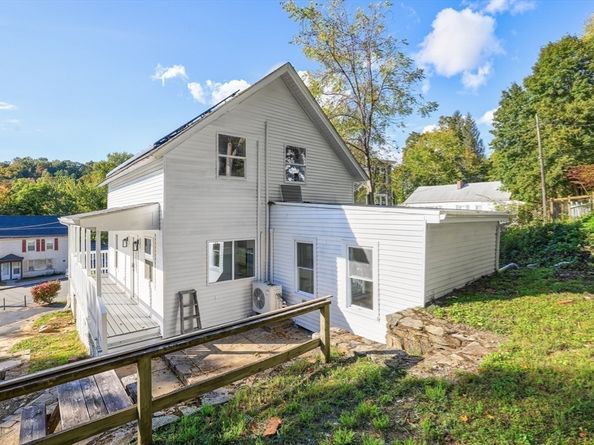 134 Pleasant St, Southbridge MA 01550