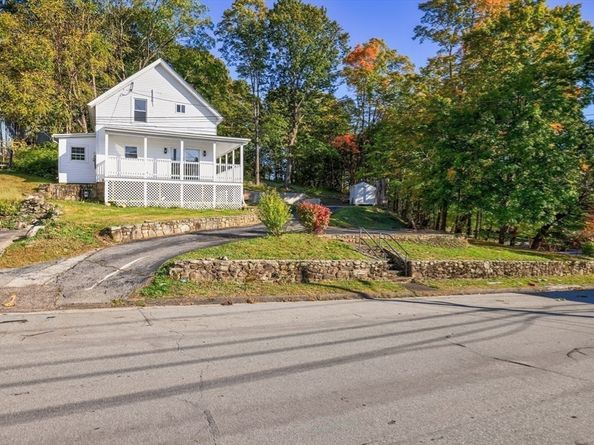 134 Pleasant St, Southbridge MA 01550