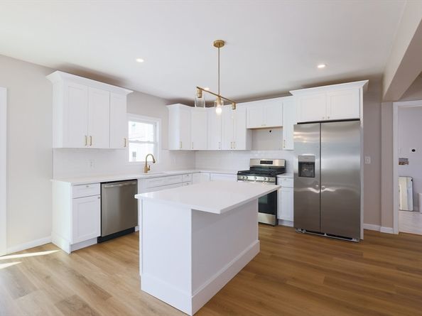 134 Pleasant St, Southbridge MA 01550