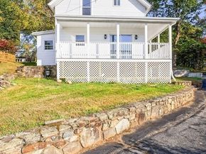 134 Pleasant St, Southbridge MA 01550